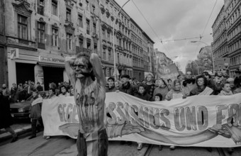 Germany, Berlin, 09.11.1991, demonstration on 9 November (Reichskristallnacht), § 125, man covered