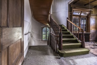 The stairwell in the former factory owner's villa Sonnenheim, uninhabited for over 2 decades, has