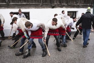Defence of the fighters at the Wampeler Reiten, nonsensical Thursday, carnival, tradition,