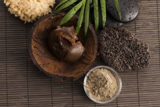 Homemade body peeling with sugar, olive oil and face mask