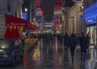 Rainy December evening in Paris, a week before Christmas