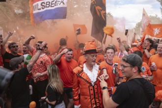 06/07/2024, Berlin, Germany, Europe, Fans of the Dutch national football team celebrate on a fan
