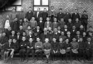 Boys school class, 1920s, Historical school class photo with boys and teachers in front of a brick