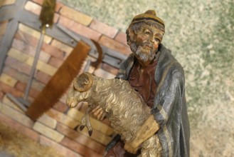 Cot figurine, shepherd with sheep