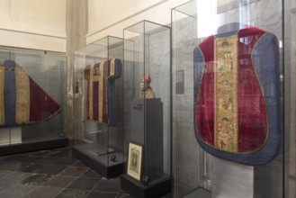 Treasury in the south tower chapel, St., Saint, Saint