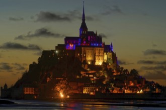 France, Normandy, monastery island, Le Mont-Saint-Michel, night shot, Normandy, France, Europe