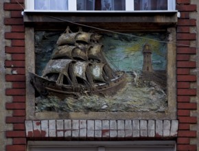 On a house in ulica Lawendowa around 1900, three-master in a harbour entrance
