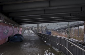 Germany, Berlin, 10.01.2025, subway Behmbrücke, tent of a homeless person, diesel locomotive,