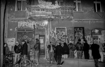 Germany, Berlin, 25 November 1990, human chain around Mainzer Straße, in protest against the