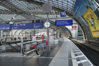07.03.2024, Berlin, Germany, Europe, An almost deserted Berlin Central Station with deserted