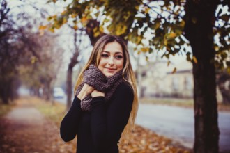 Young stylish girl posing in autumn street. Autumn fashion, people, lifestyle