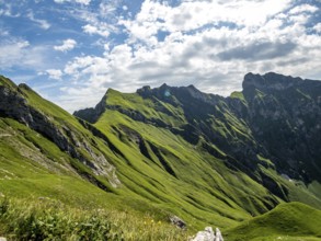 Fantastic panoramic hike from the Nebelhorn along the Laufbacher Eck via Schneck, Hofats and Oytal