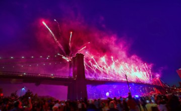 July 4th 2014 fireworks at Brooklyn bridge Manhattan skyline New York USA