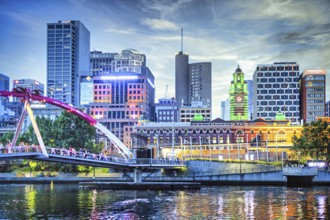 Evening atmosphere in Melbourne on the Yarra River with the Evan Walker Bridge and Flinders Street