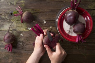 Photo slide show of the moment when you peel the beetroot