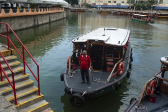 11.04.2018, Singapore, Republic of Singapore, Asia, Excursion boats at the Clarke Quay jetty along
