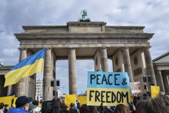24.02.2024, Berlin, Germany, Europe, Around 2000 people take part in a peaceful pro-Ukrainian