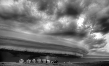 Prairie Storm Saskatchewan shelf cloud danger warning
