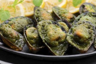Seafood mussels with lemon, parsley and garlic