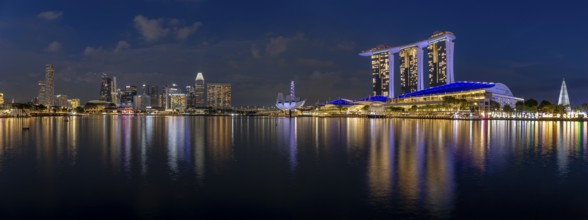 Panorama with Waterfront Promenade and Marina Bay Sands hotel complex, Marina Bay, Singapore,