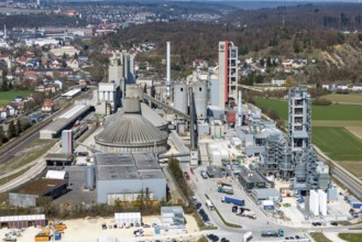 SCHWENK cement plant in Heidenheim-Mergelstetten. In the foreground on the right, research facility