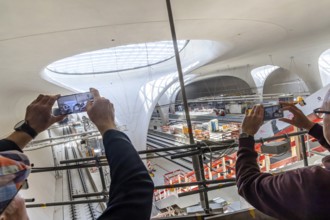 Open days on the construction site at the new main railway station started with great public