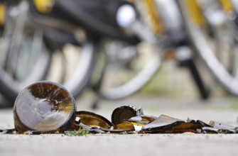 Broken bottle, broken glass, danger to passers-by and cyclists, Saxony, Germany
