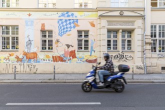Colourful facade painting with motifs for children at the 15th primary school on Görlitzer Straße