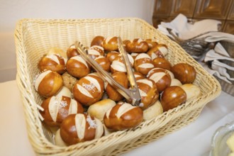 A basket with bread rolls and tongs arranged on a buffet, Europäischer Hof, Königsbach, Germany