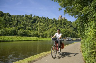Cyclist, cycle tour, Lahntal near Lahnstein, Rhineland-Palatinate, Germany