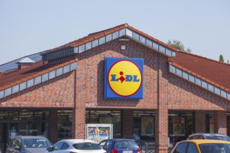 Logo on a supermarket, discounter Lidl, Jever, East Frisia, Lower Saxony, Germany