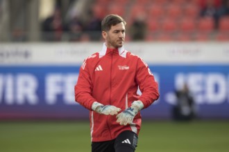 Football match, Goalkeeper Carl KLAUS 1.FC Union Berlin warming up in front of the match,