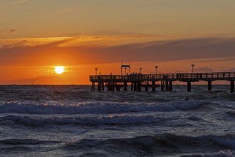 Sunset, pier, waves, swell, Wustrow, Fischland, Mecklenburg-Vorpommern, Germany