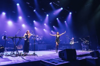 Sharon Corr (violinist and accompanying vocals), Andrea Corr (singer) and Jim Corr (guitarist) from