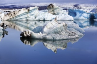 Icebergs in the morning light, Jökulsárlón glacier lagoon, Jökulsarlon, glacial lake, Vatnajökull