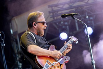Dan Auerbach, guitarist, singer, The Black Keys, Rock, Blues, USA, live open air at the Citadel