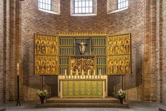 Altar in the interior of Ratzeburg Cathedral, Ratzeburg, Schleswig-Holstein, Germany