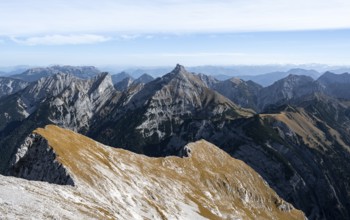 Mountain panorama from the summit of the Gamsjoch, view of the Sonnjoch summit, Rißtal in the Eng,