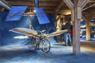 Gustav Mesmer, Icarus from Lautertal. The exhibition in the Zehntscheuer Münsingen shows the flying