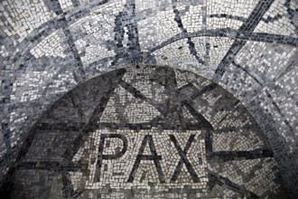 Bittermark memorial, memorial site, detail of the crypt with the word PAX, artist Léon Zack,