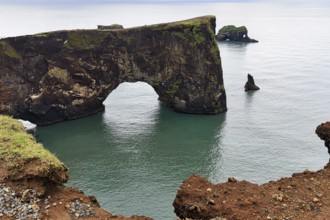 Rock gate at Cape Dyrhólaey, coastline, Dyrholaey, Vík í Mýrdal, Vik i Myrdal, Suðurland,