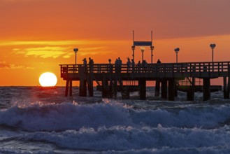 Sunset, pier, waves, swell, Wustrow, Fischland, Mecklenburg-Vorpommern, Germany