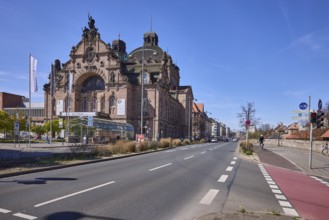 Nuremberg State Theatre, architect Christian Heinrich Seeling, flags, flagpoles, opera and theatre,