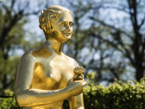 Golden sculpture, woman, Herrenhausen Gardens, Baroque garden at castle Herrenhausen, Herrenhäuser