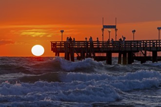 Sunset, pier, waves, swell, Wustrow, Fischland, Mecklenburg-Vorpommern, Germany
