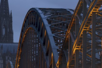 Evening atmosphere at Cologne Cathedral, Hohenzollern Bridge, Cologne, North Rhine-Westphalia,