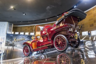 Benz 18 hp double phaeton from 1905. The Mercedes-Benz Museum in Stuttgart presents a journey
