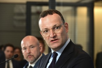 On the right, the chairman of the CDU/CSU parliamentary group, Jens Spahn (CDU), and his deputy