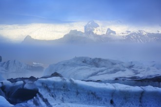 Icebergs in the morning light, Jökulsárlón glacier lagoon, Jökulsarlon, glacial lake, Vatnajökull