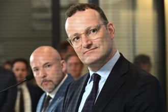 On the right, the chairman of the CDU/CSU parliamentary group, Jens Spahn (CDU), and his deputy